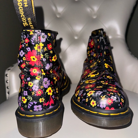 Dr. Martens - Picture 4 of 5